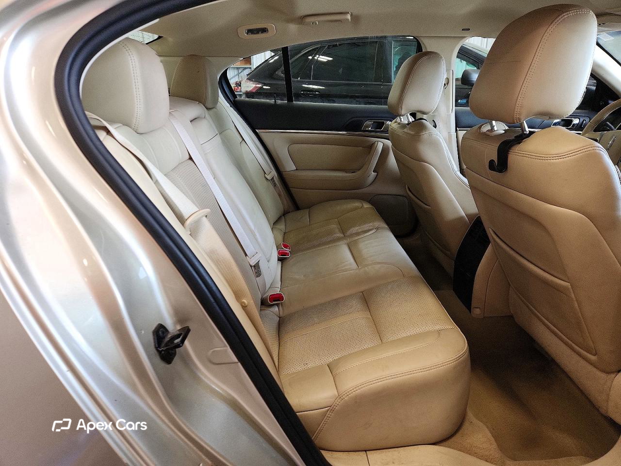 Lincoln MKS 2011