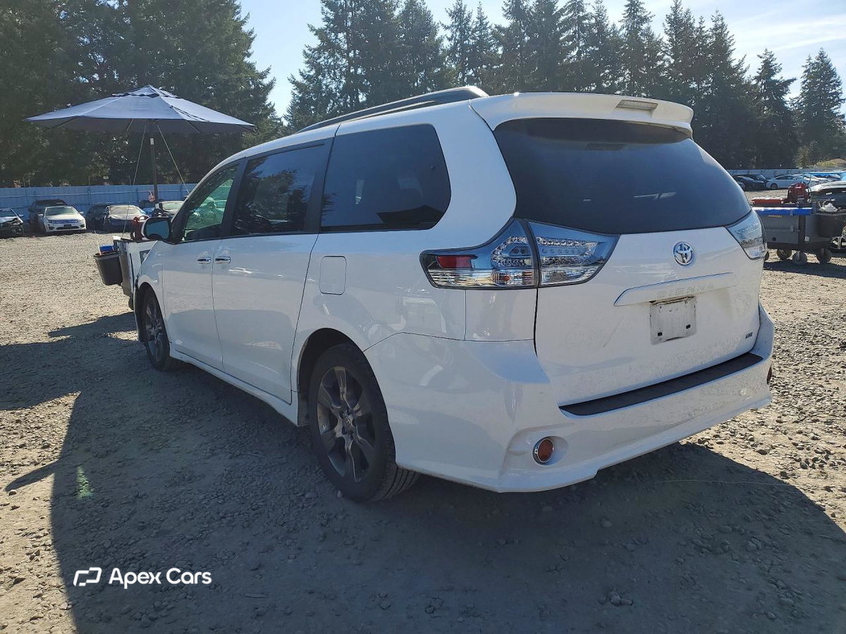Toyota Sienna 2016