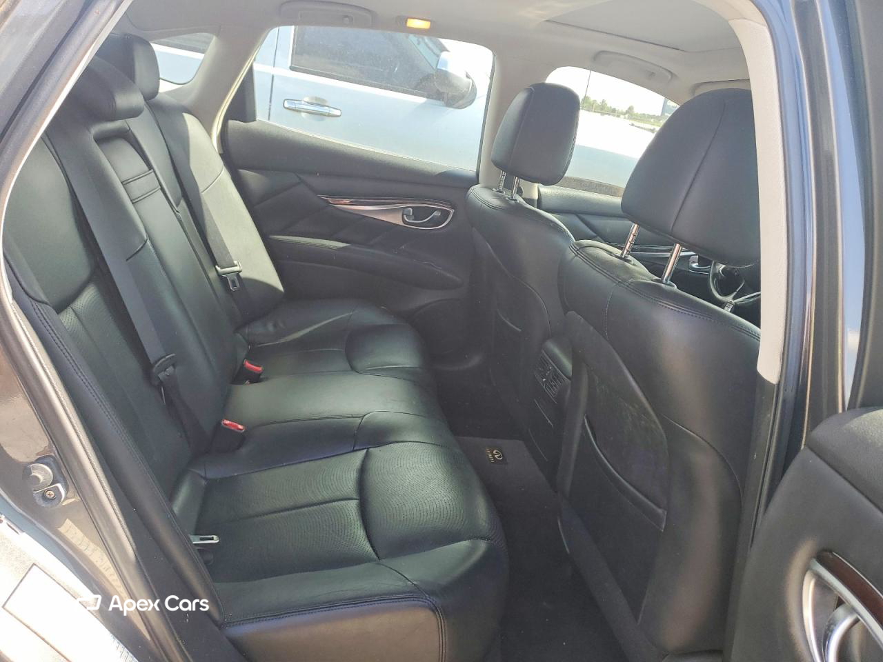 Infiniti M 2013
