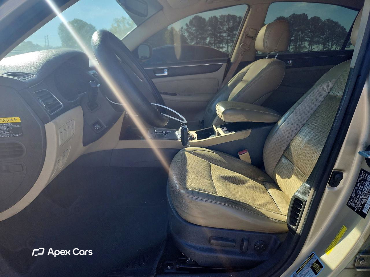 Hyundai Genesis 2012