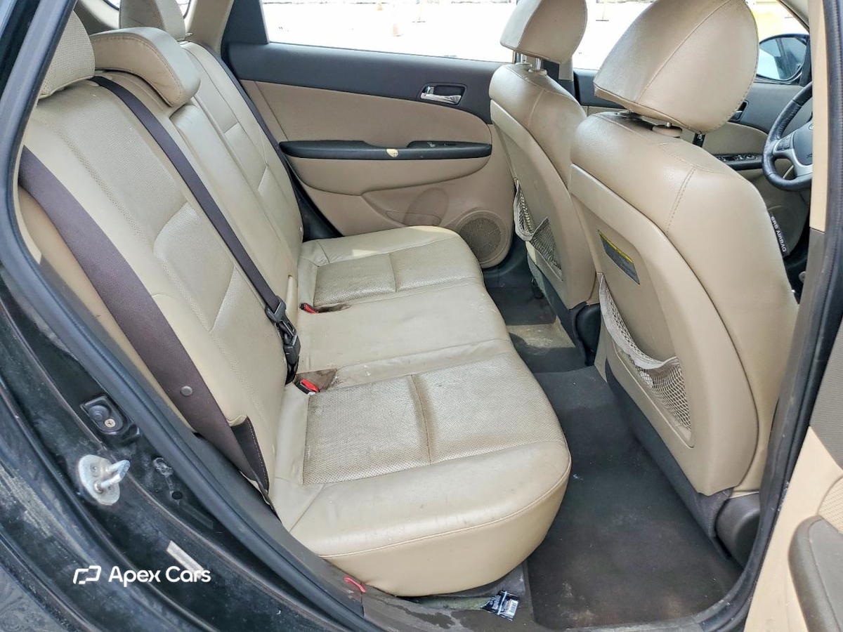 Hyundai Elantra 2012