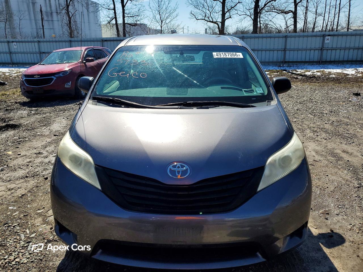 Toyota Sienna 2011