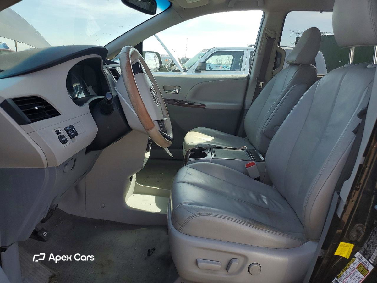 Toyota Sienna 2012