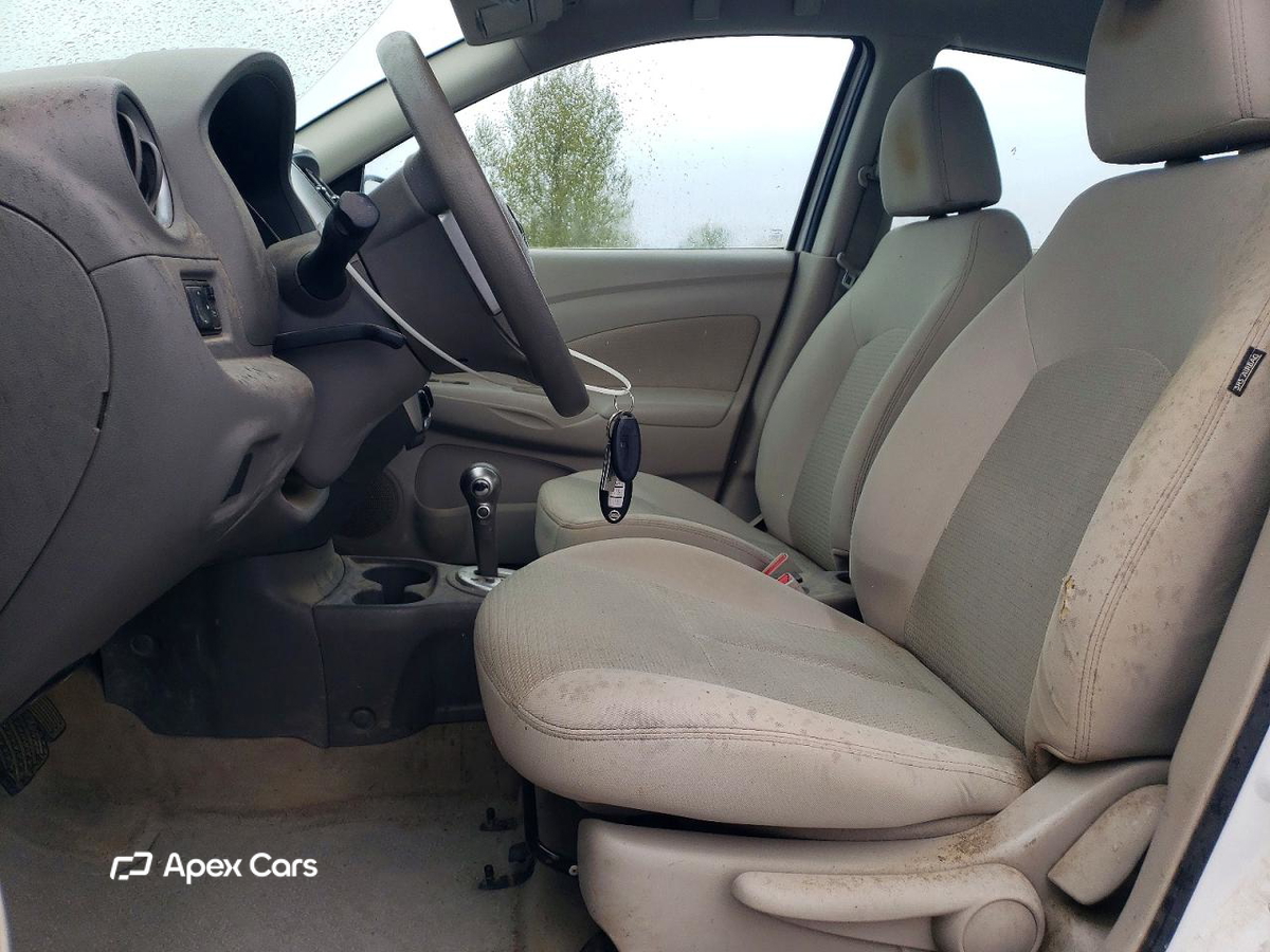Nissan Versa 2015