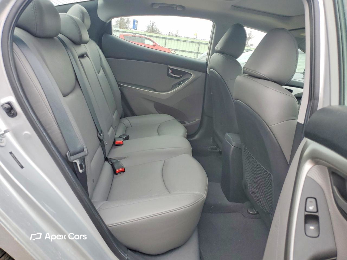 Hyundai Elantra 2012
