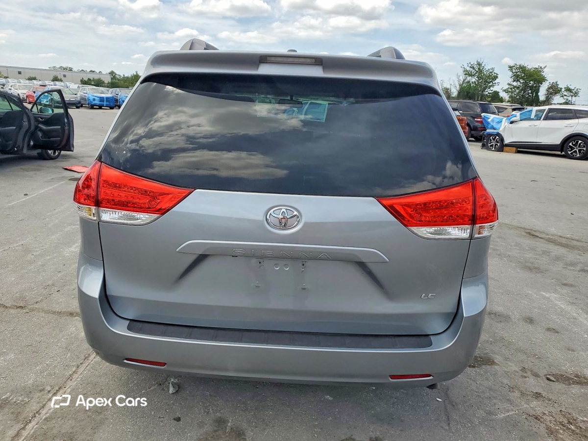 Toyota Sienna 2011