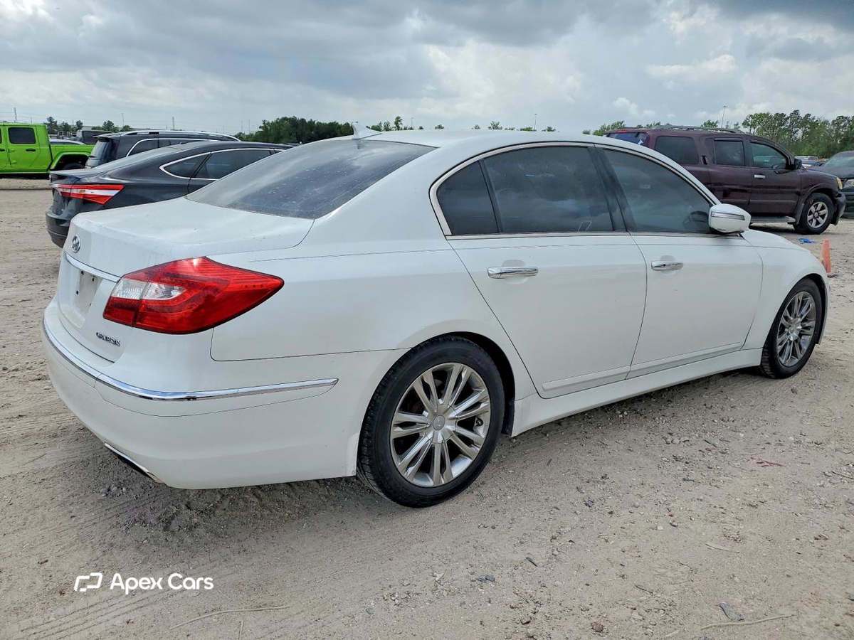 Hyundai Genesis 2013