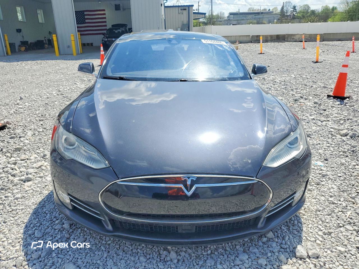 Tesla Model S 2015