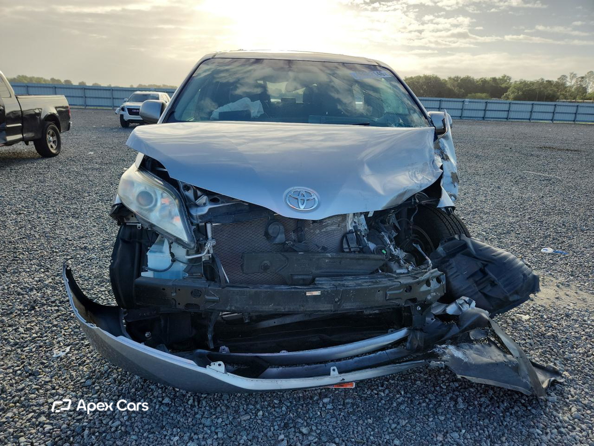Toyota Sienna 2015