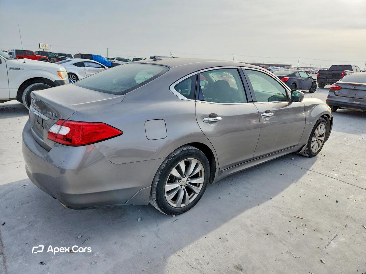 Infiniti M 2012
