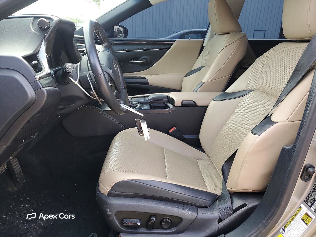 Lexus ES 2020