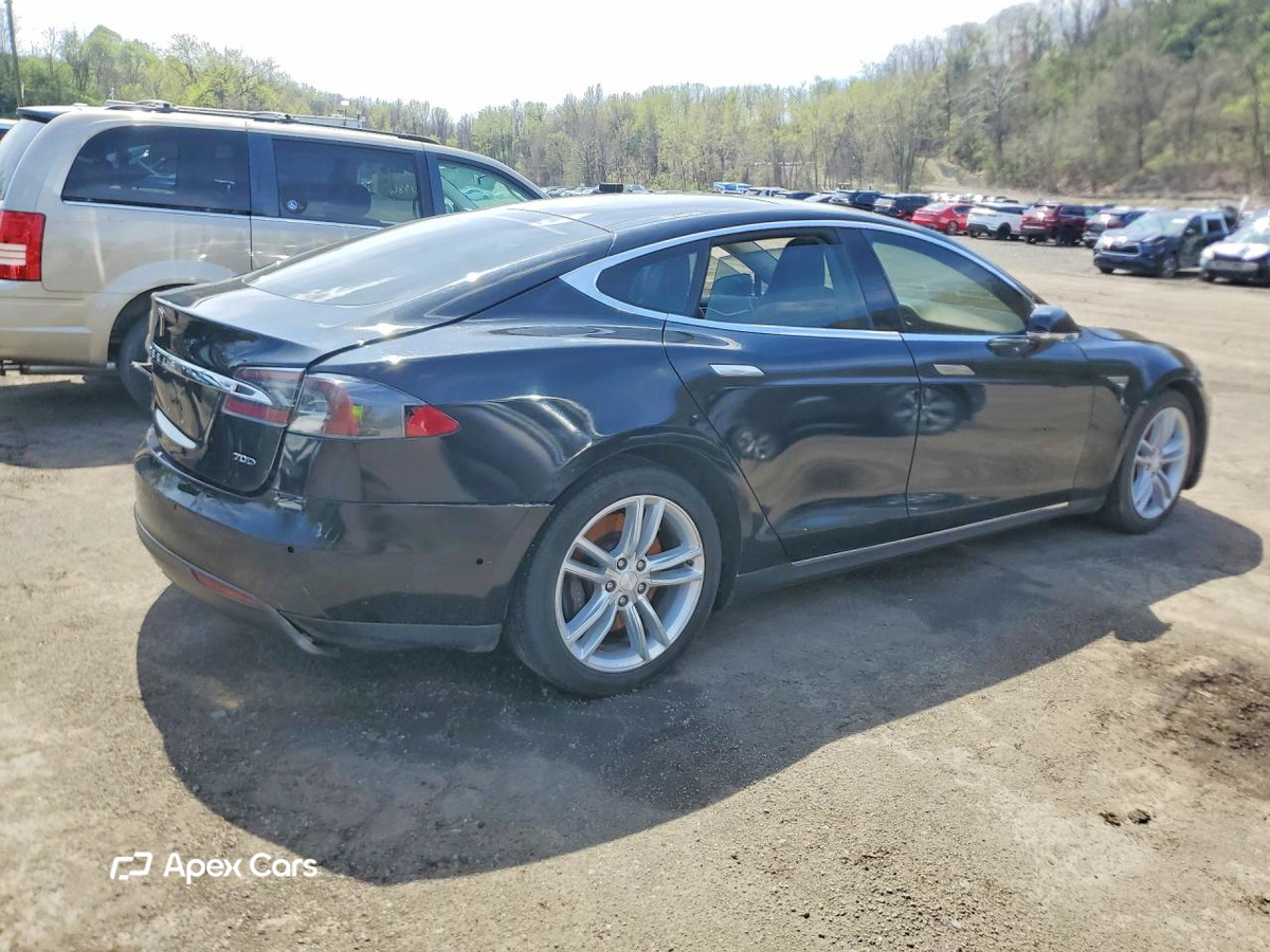 Tesla Model S 2015