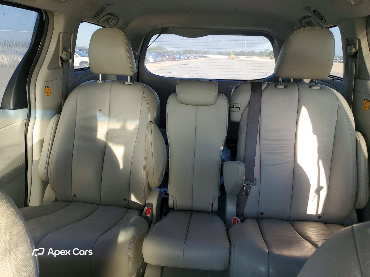 Toyota Sienna 2011