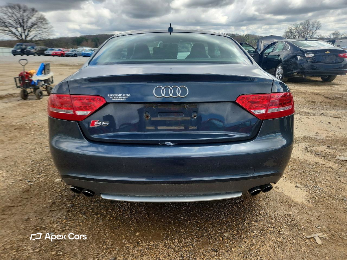 Audi RS5 2011