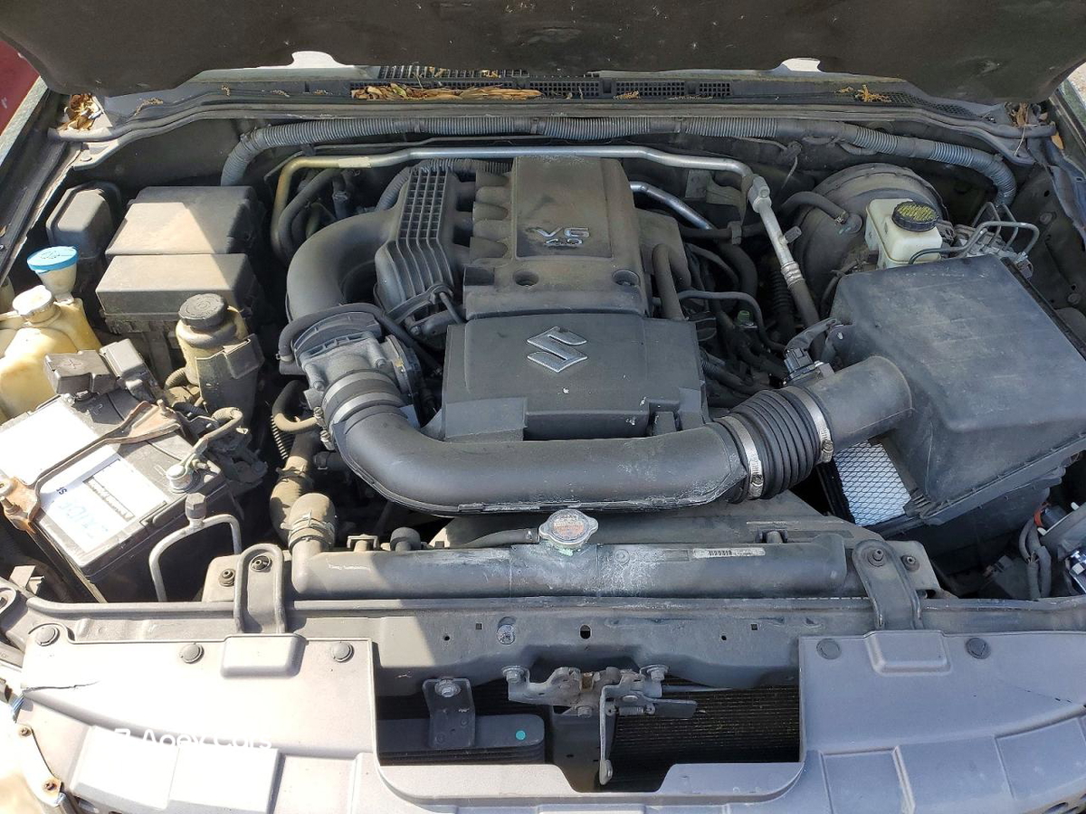 Suzuki Equator 2012