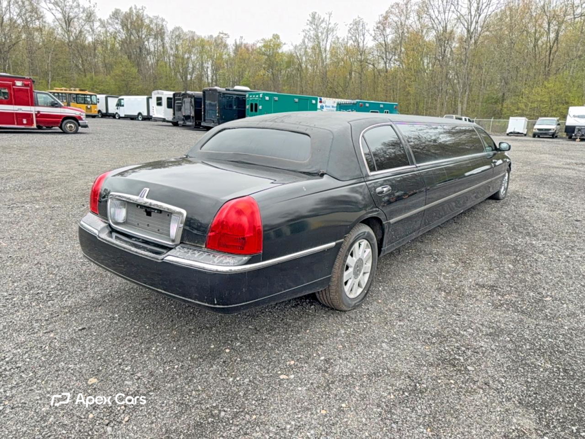 Lincoln Town Car 2007