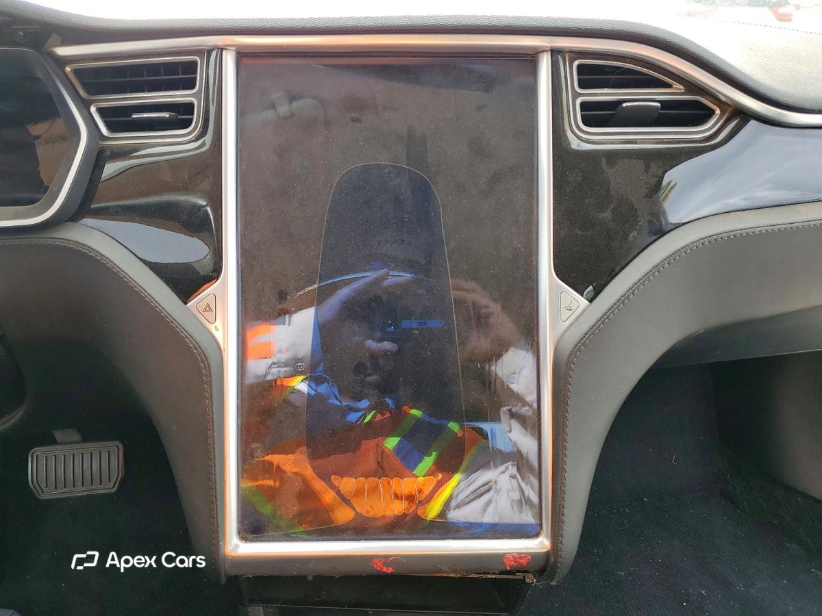 Tesla Model S 2015