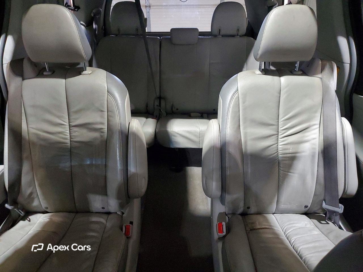 Toyota Sienna 2011