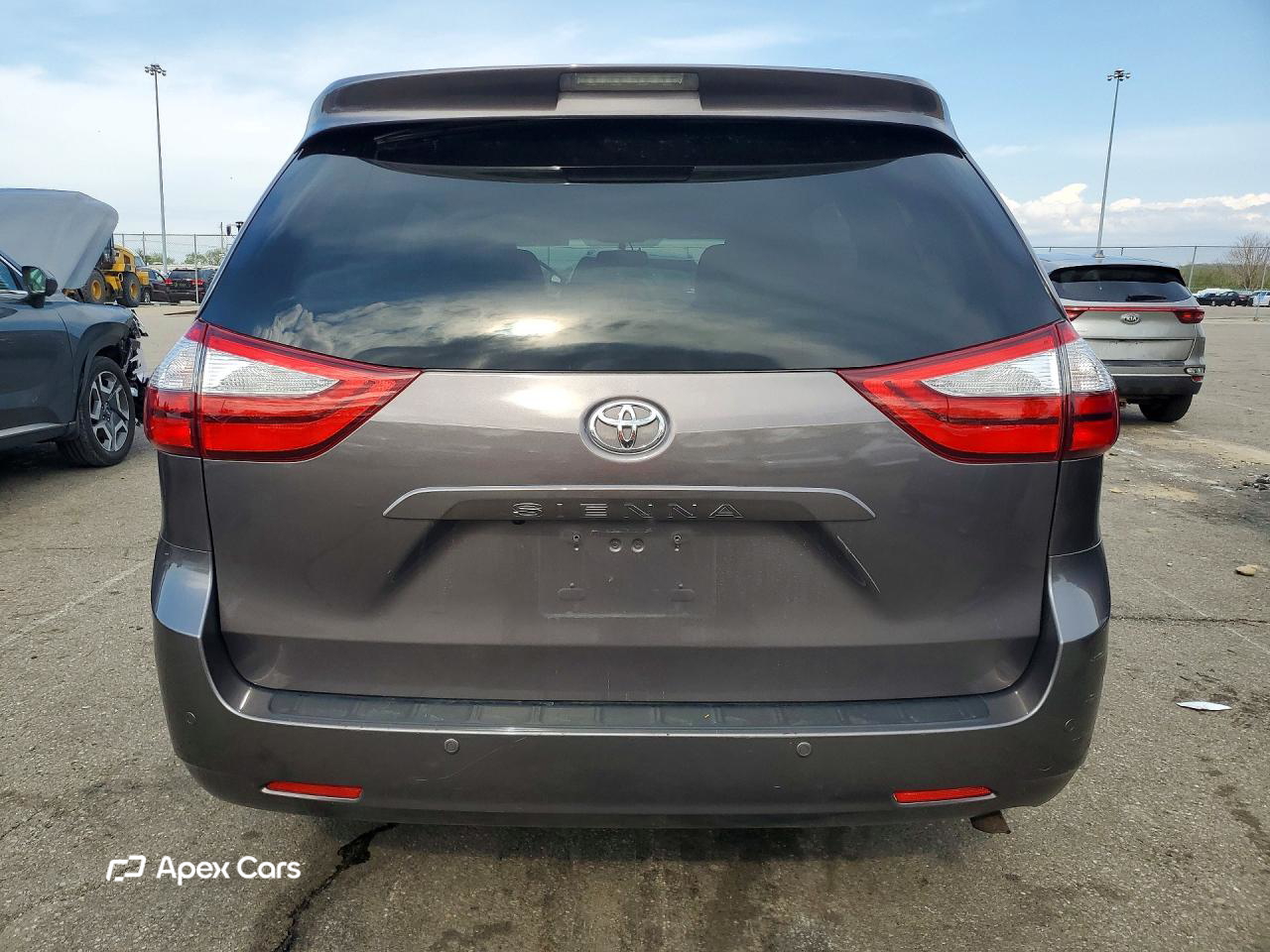 Toyota Sienna 2016