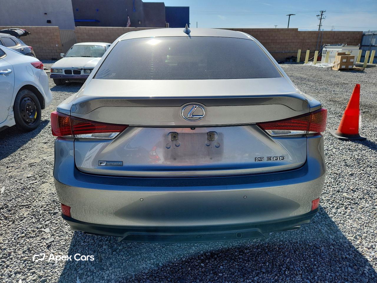 Lexus IS 2018