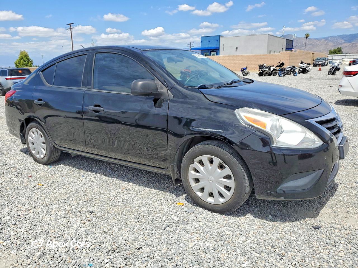 Nissan Versa 2015