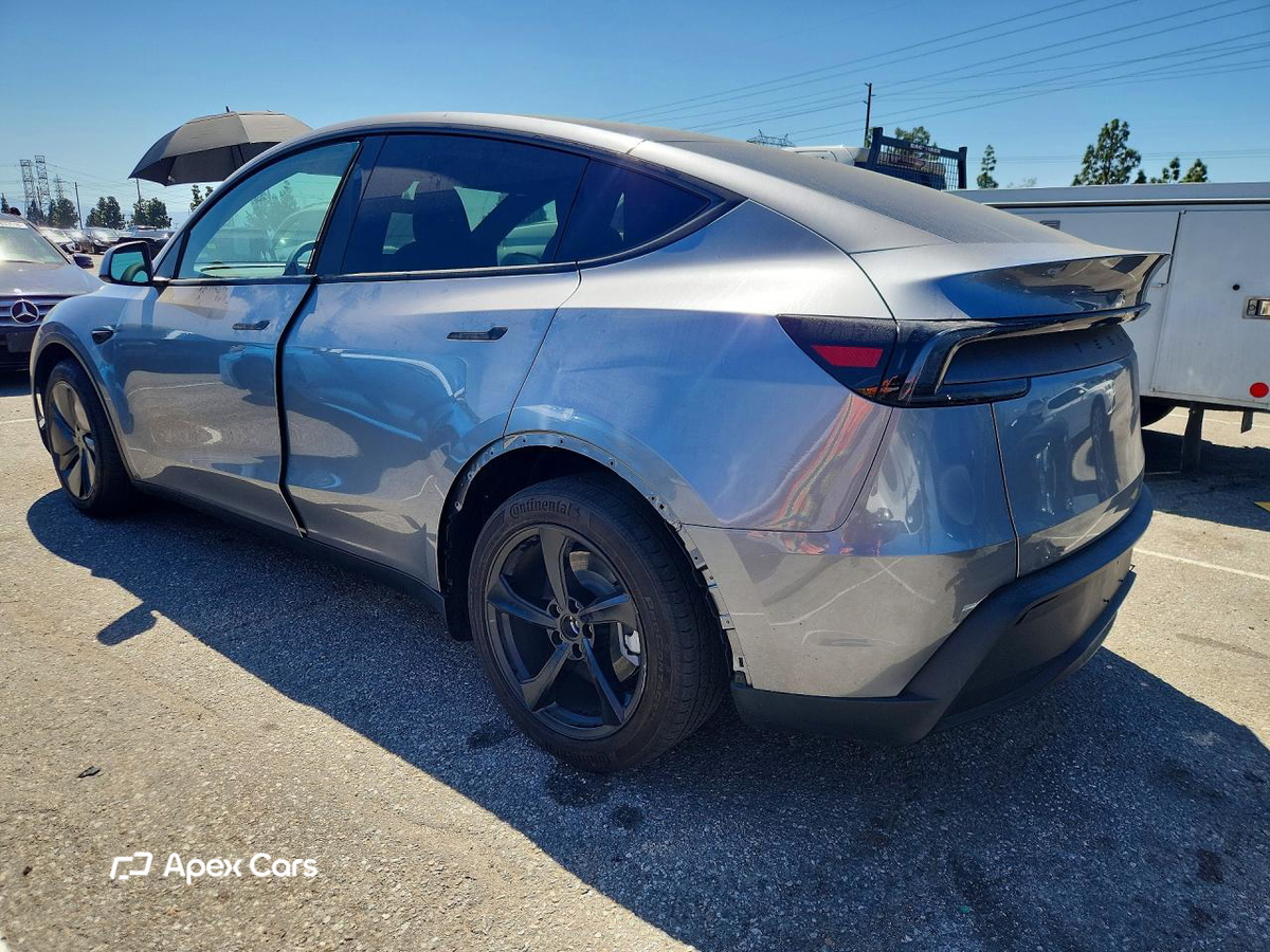 Tesla Model Y 2026