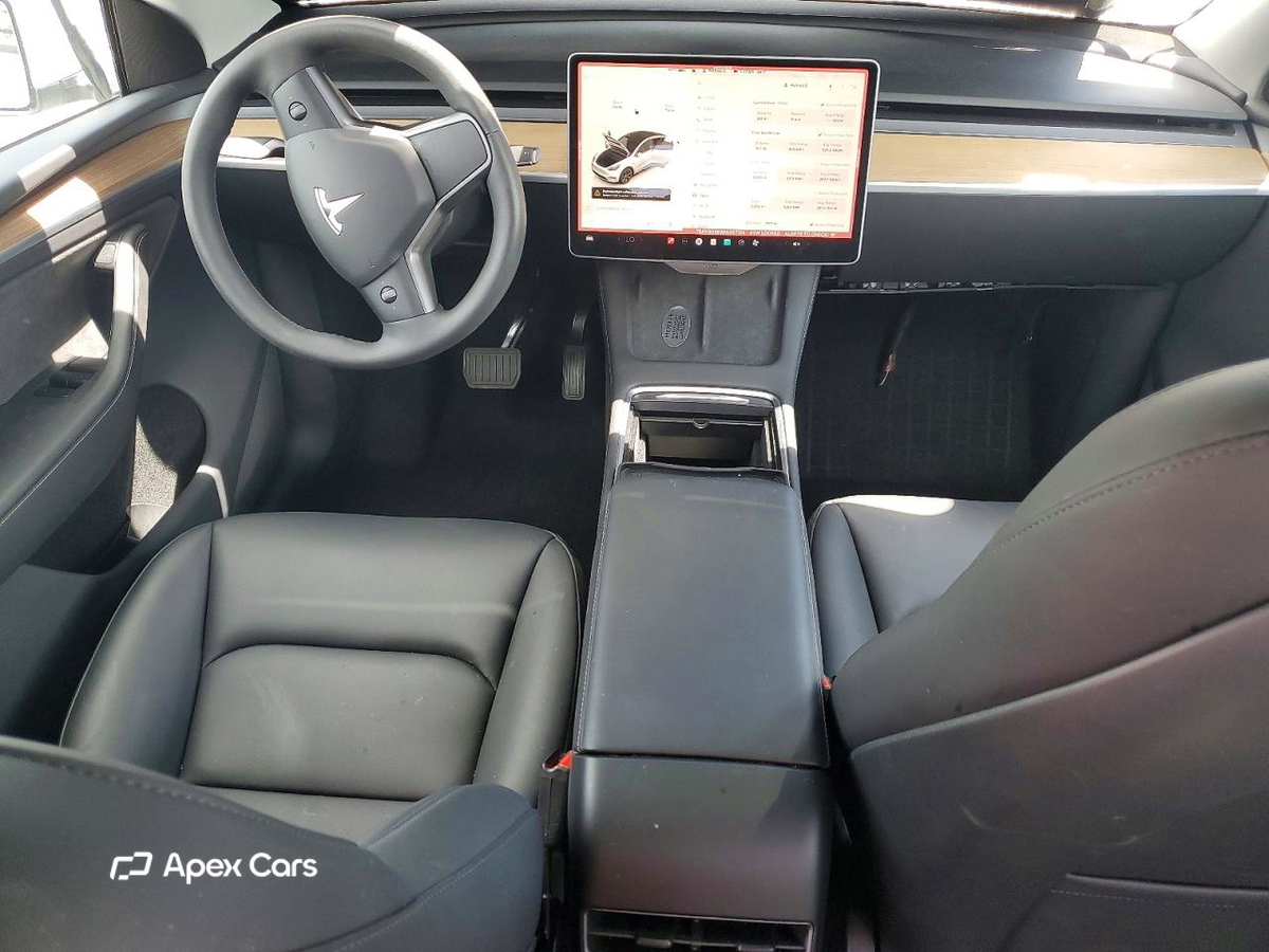 Tesla Model Y 2025