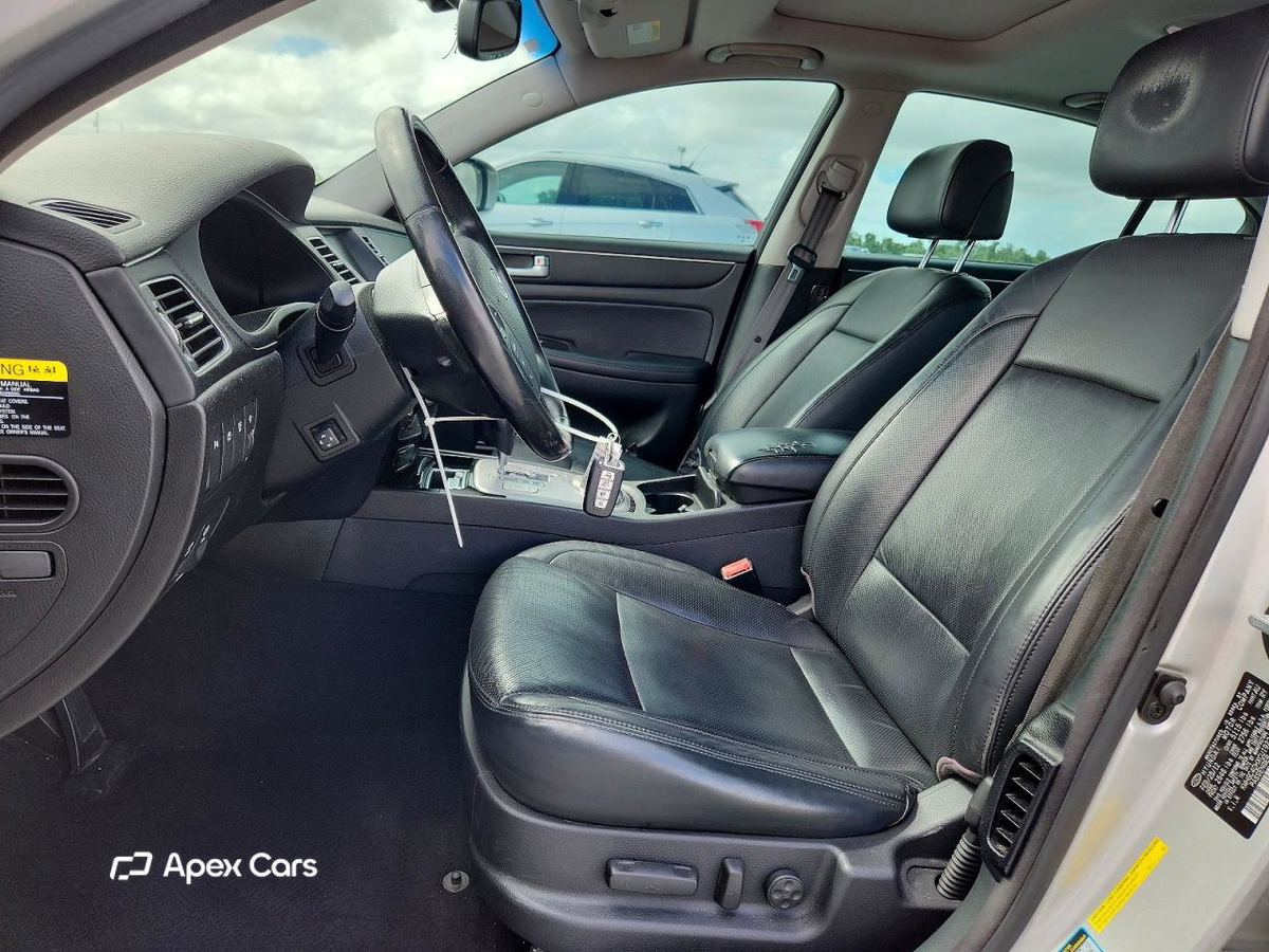 Hyundai Genesis 2012