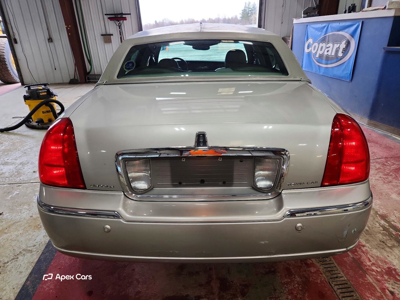 Lincoln Town Car 2004