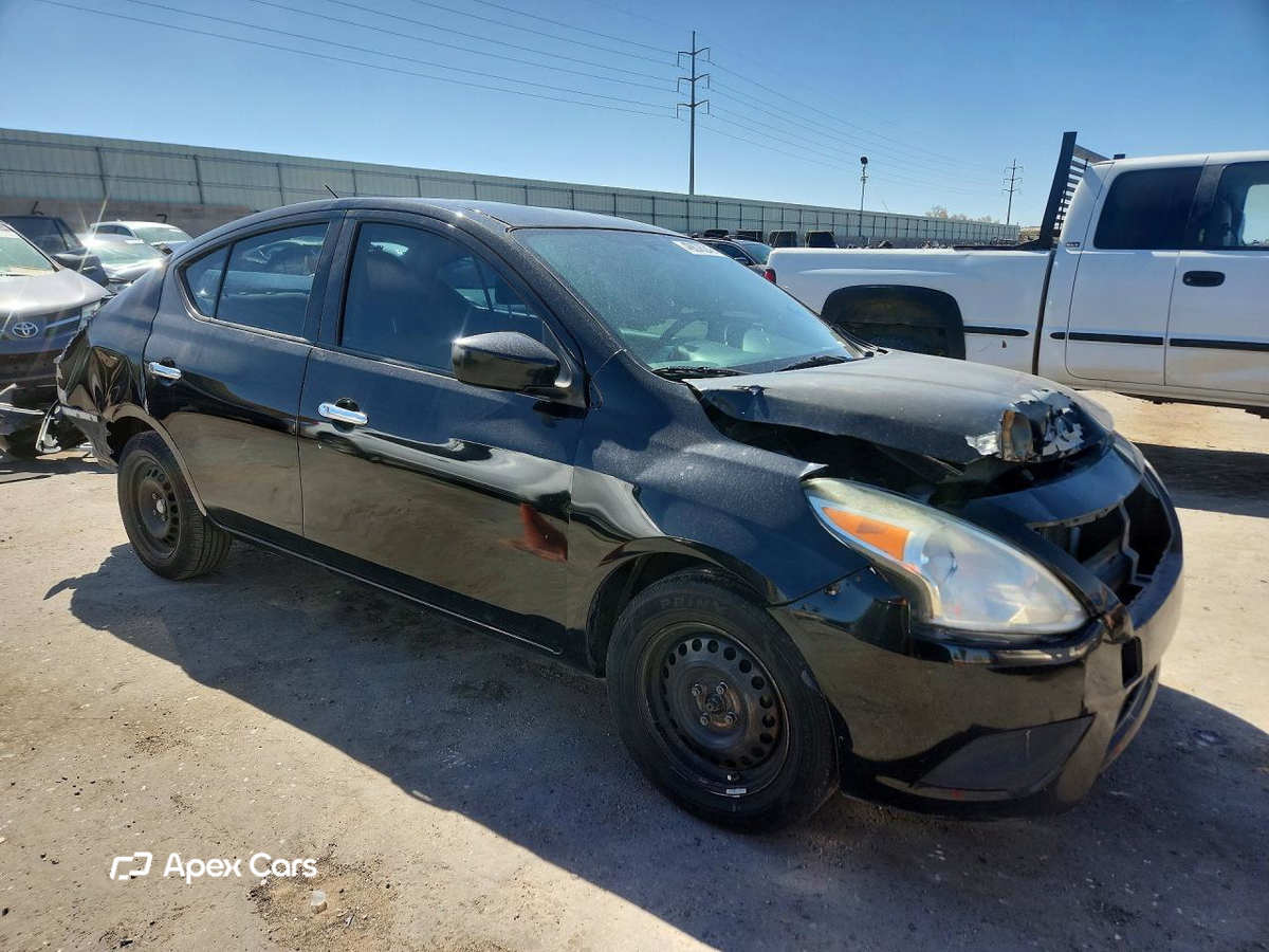 Nissan Versa 2015