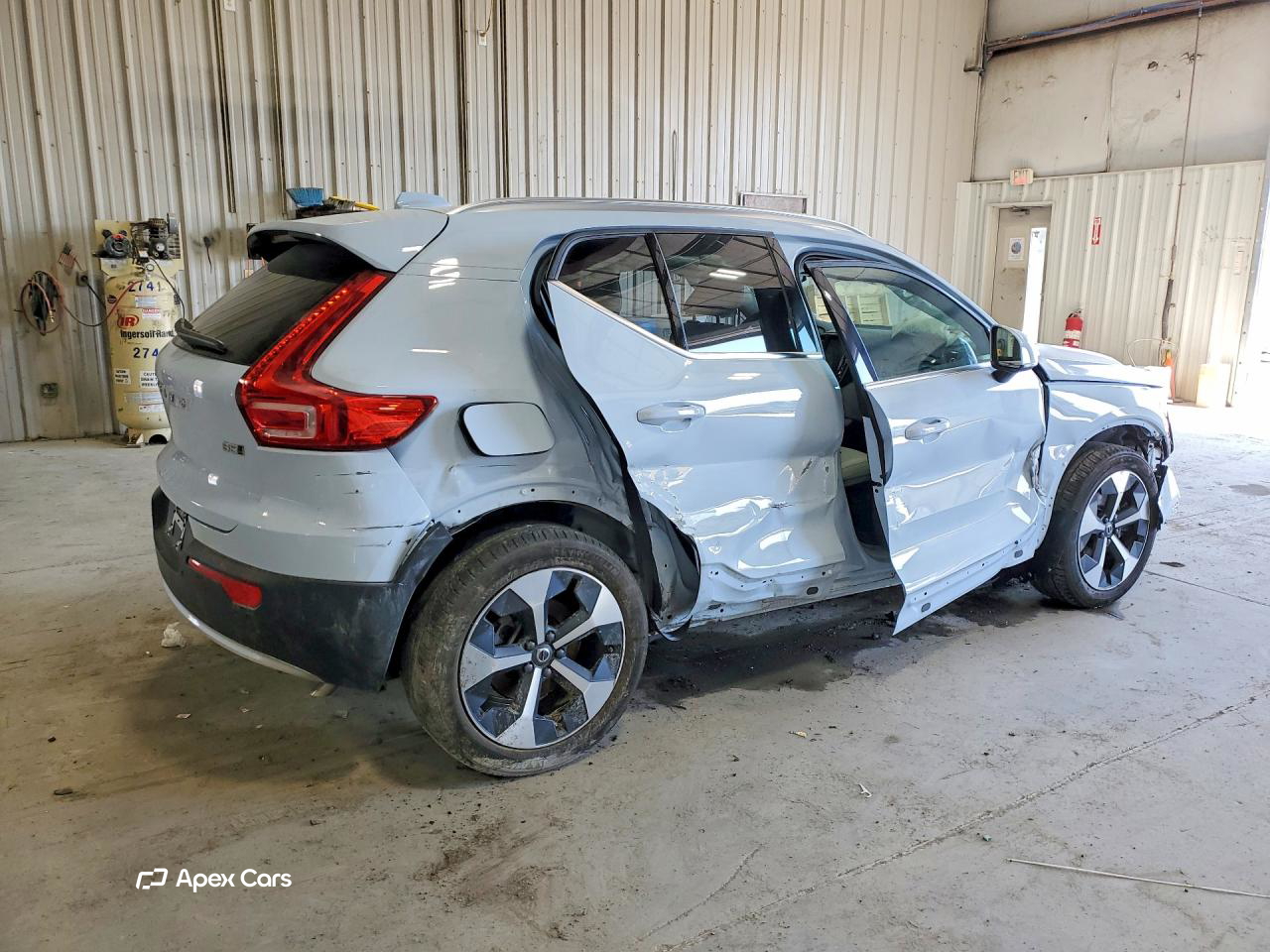 Volvo XC40 2025