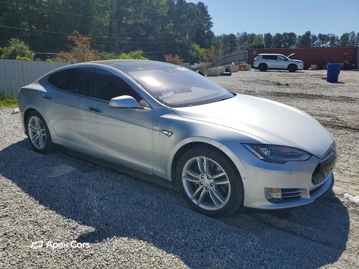 Tesla Model S 2015