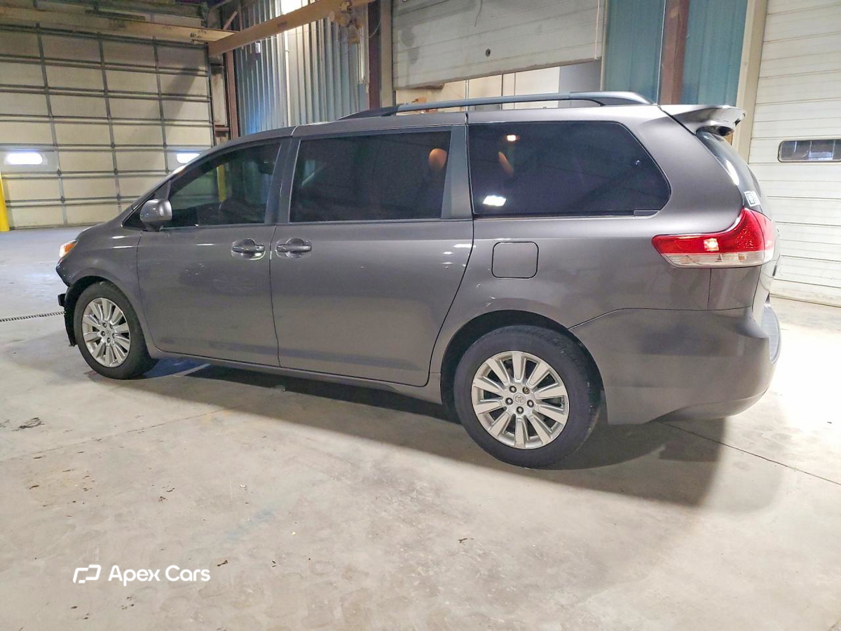 Toyota Sienna 2011