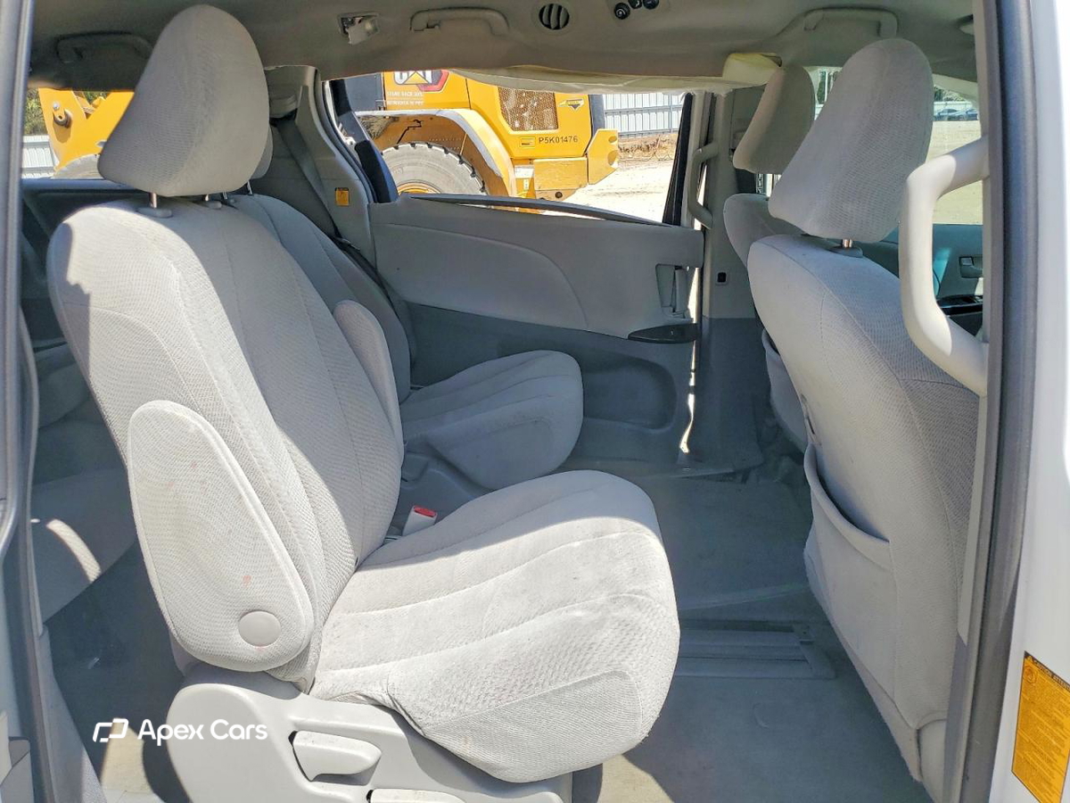 Toyota Sienna 2011