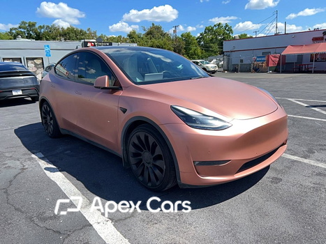 Tesla Model Y 2022 - Image 1 of 10