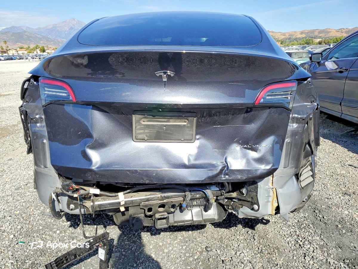 Tesla Model Y 2024