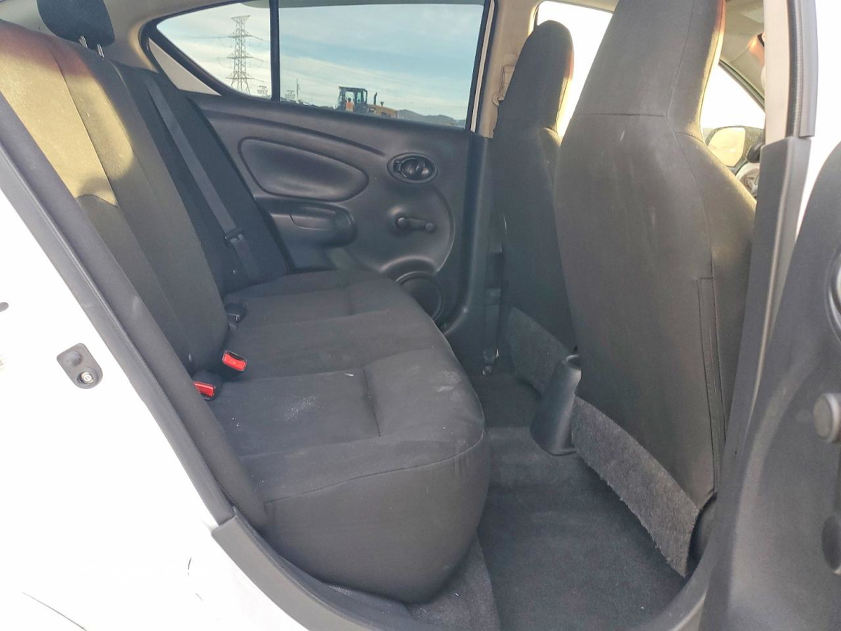 Nissan Versa 2015