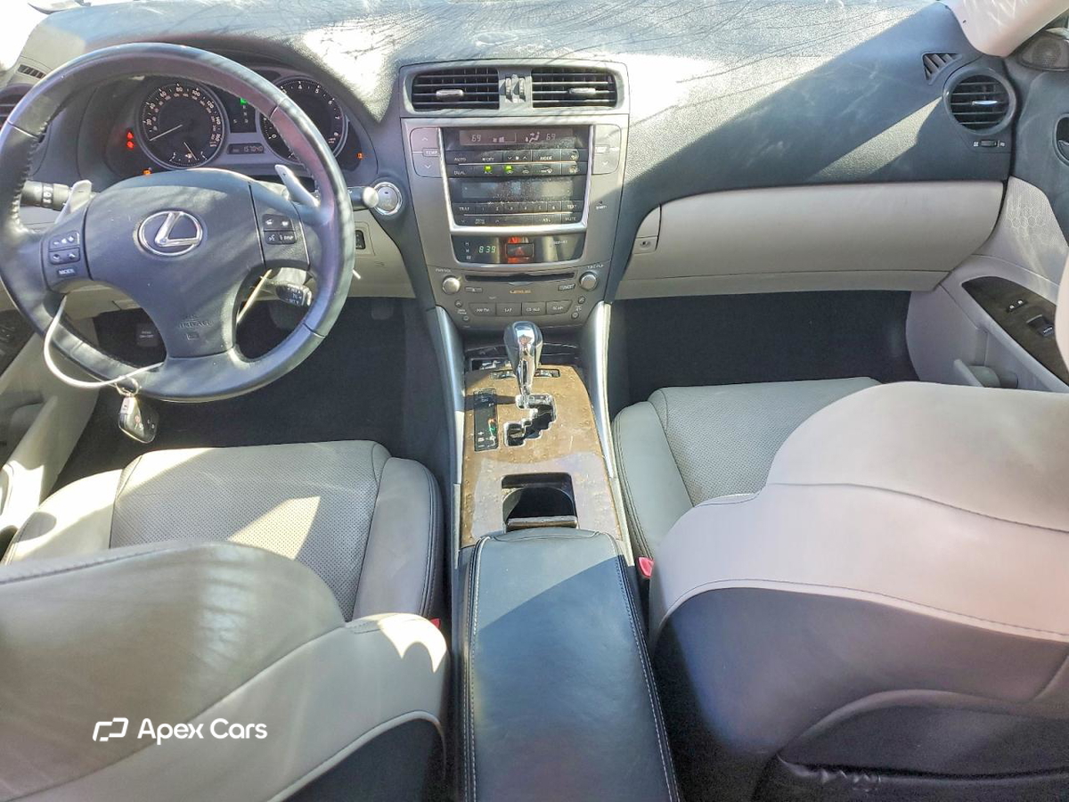 Lexus IS 2010