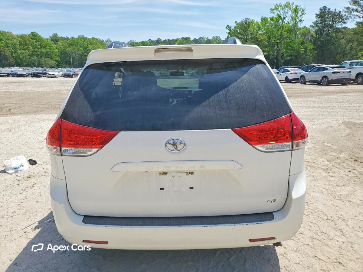 Toyota Sienna 2011