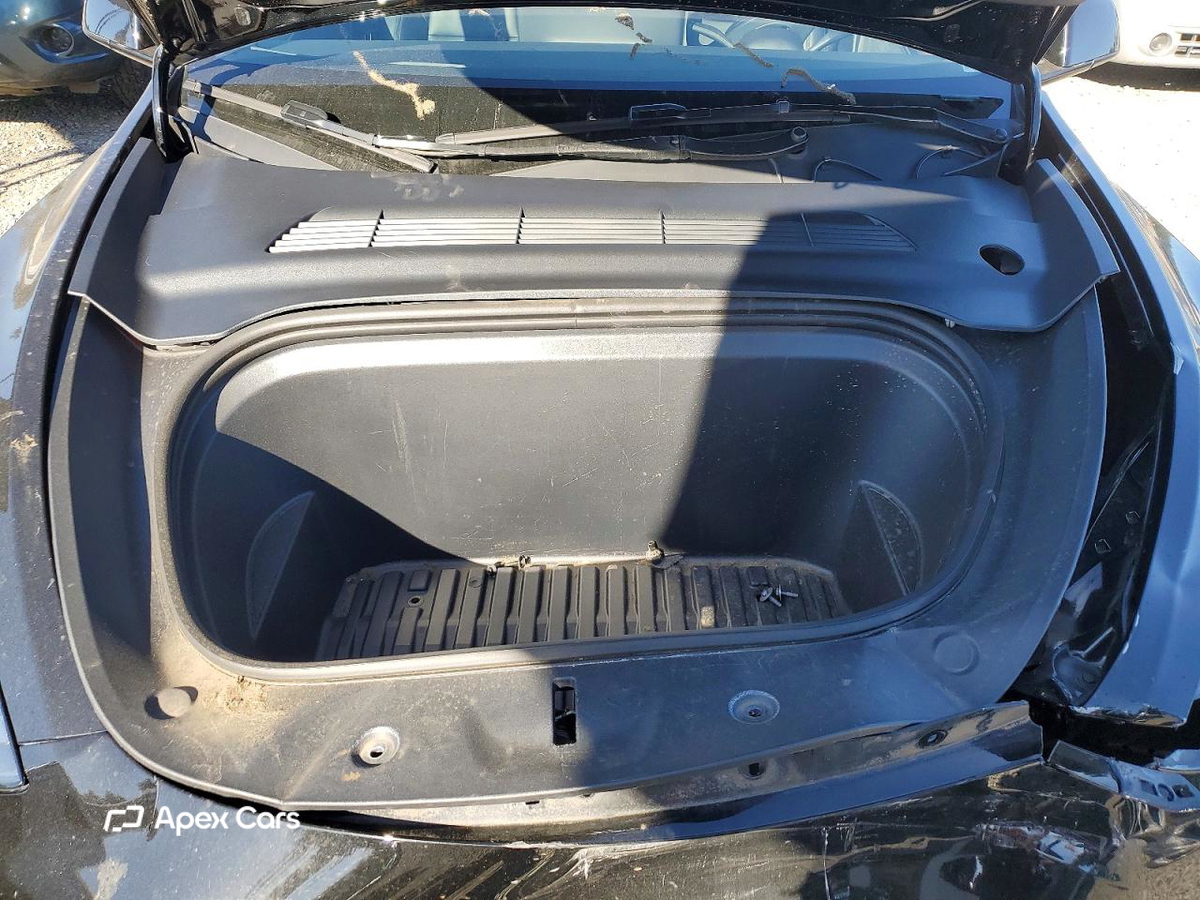 Tesla Model Y 2025