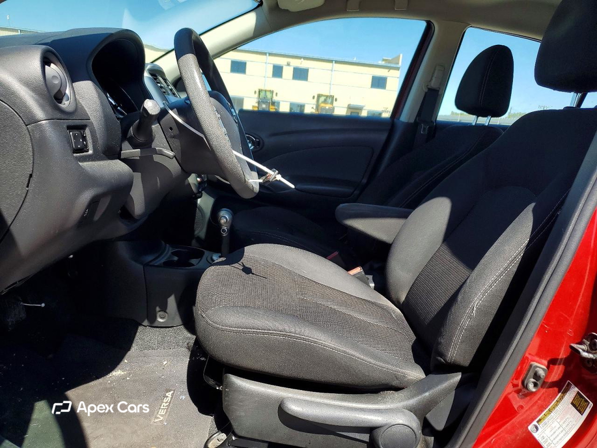 Nissan Versa 2015