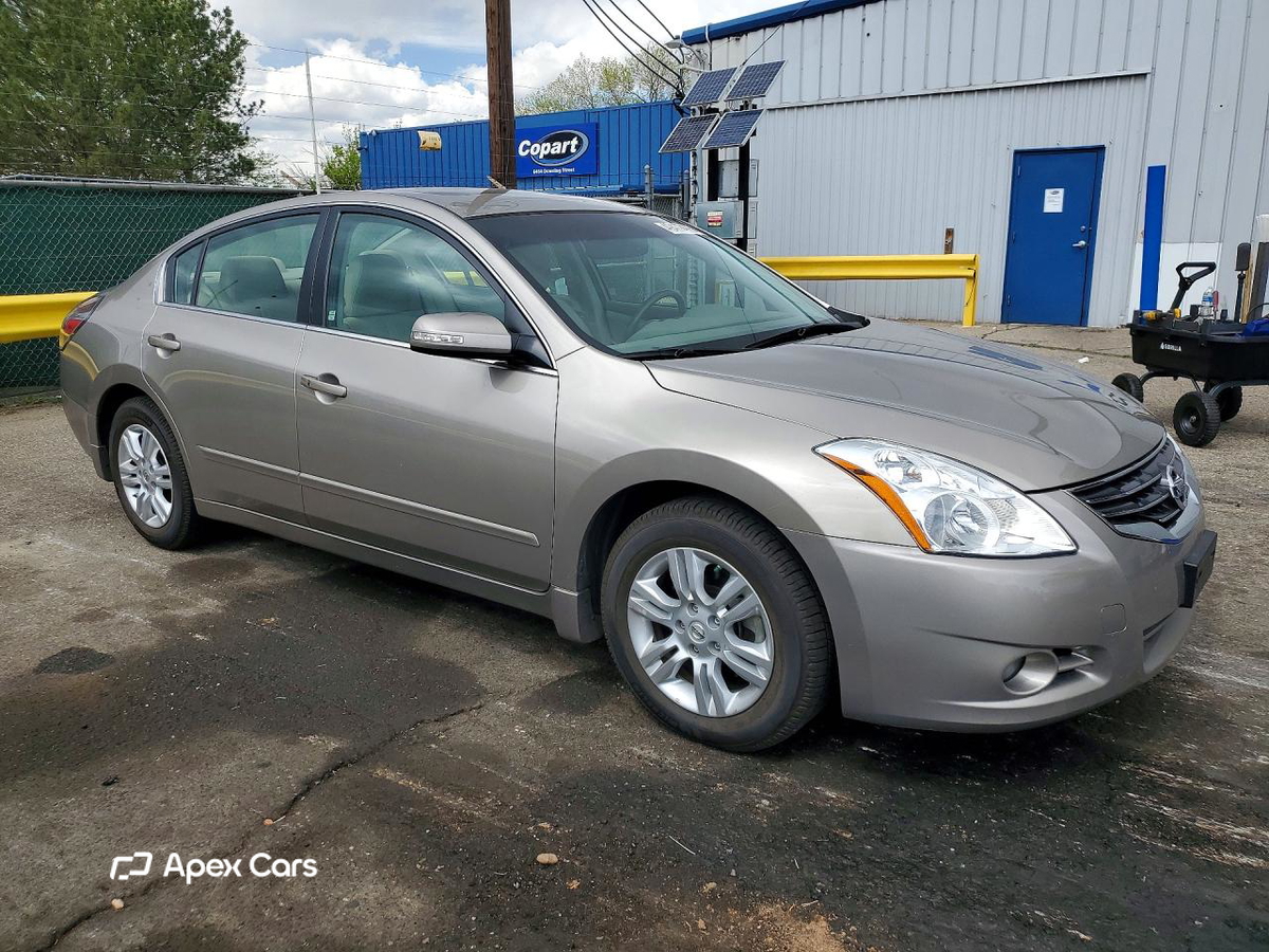 Nissan Altima 2012