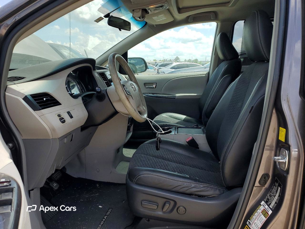 Toyota Sienna 2011
