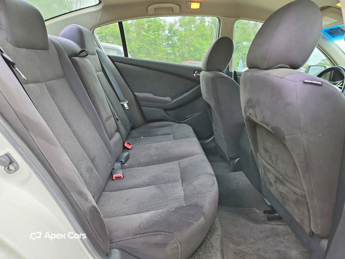 Nissan Altima 2010