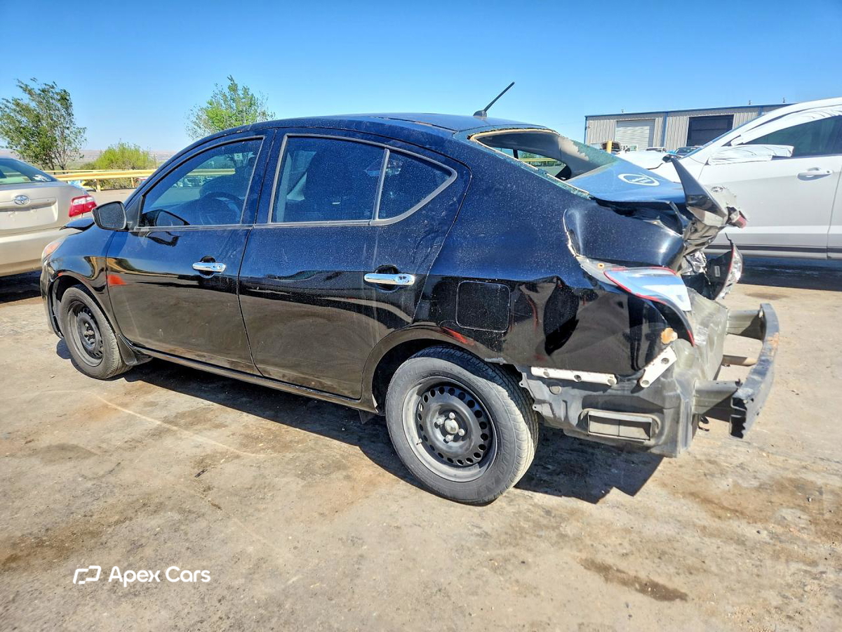 Nissan Versa 2015