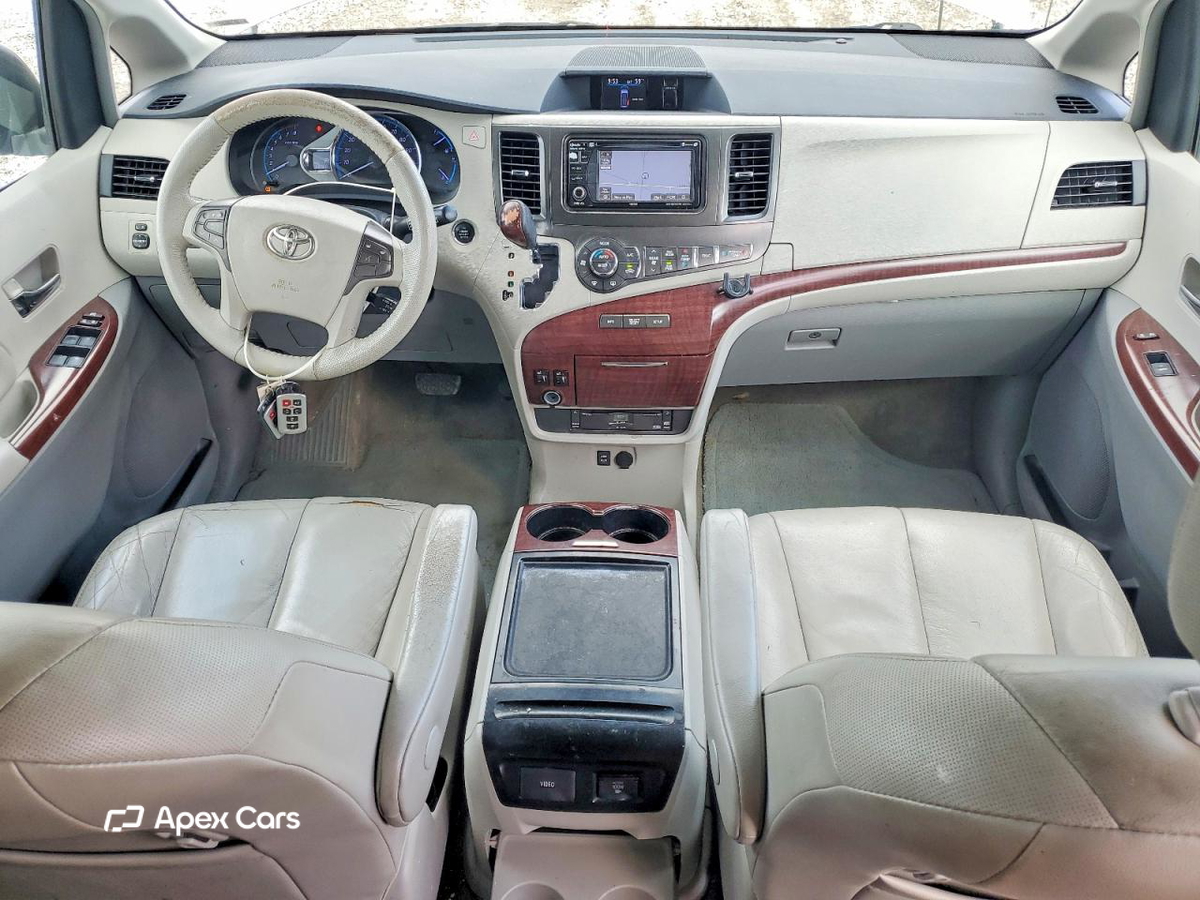 Toyota Sienna 2013