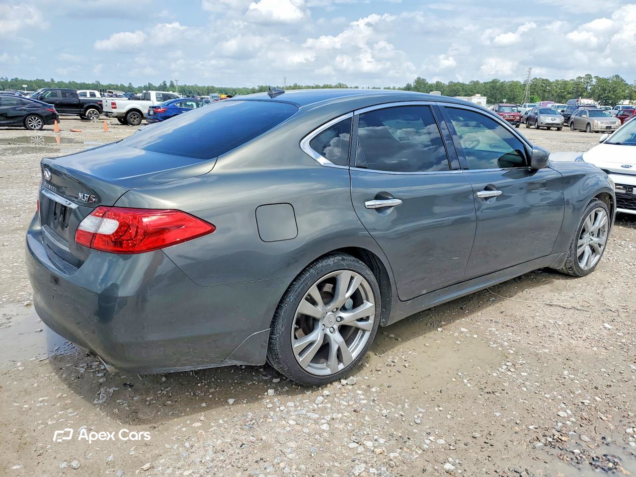 Infiniti M 2013