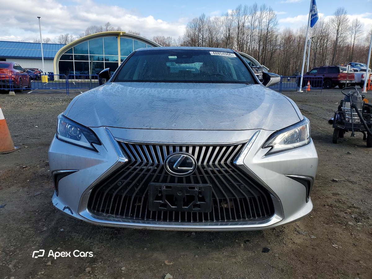 Lexus ES 2019