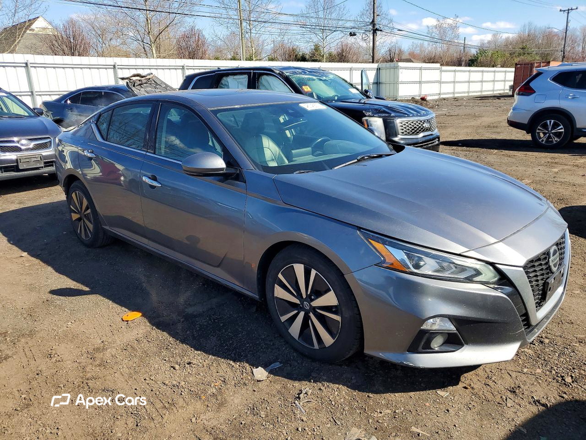 Nissan Altima 2020