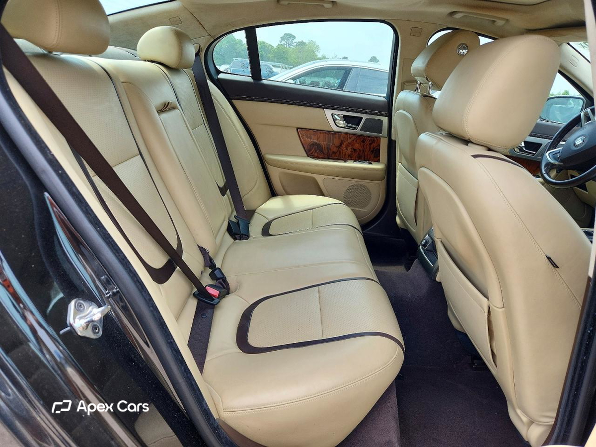 Jaguar XF 2015